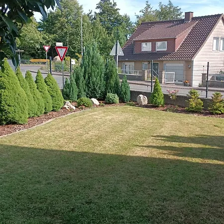 Exklusives Lichtdurchflutetes Incl Gaestegarten Umzaeunt *